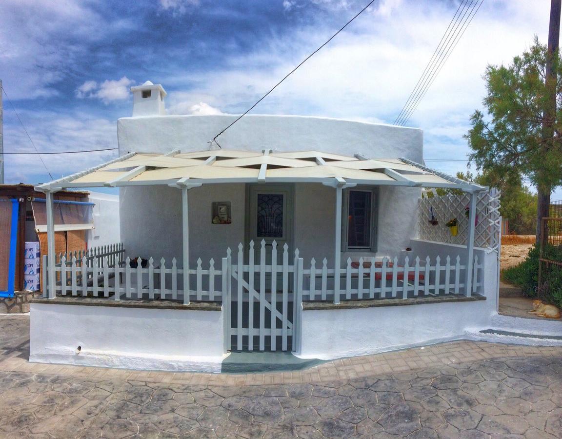 Traditional House By The Sea Mandrakia Exterior photo