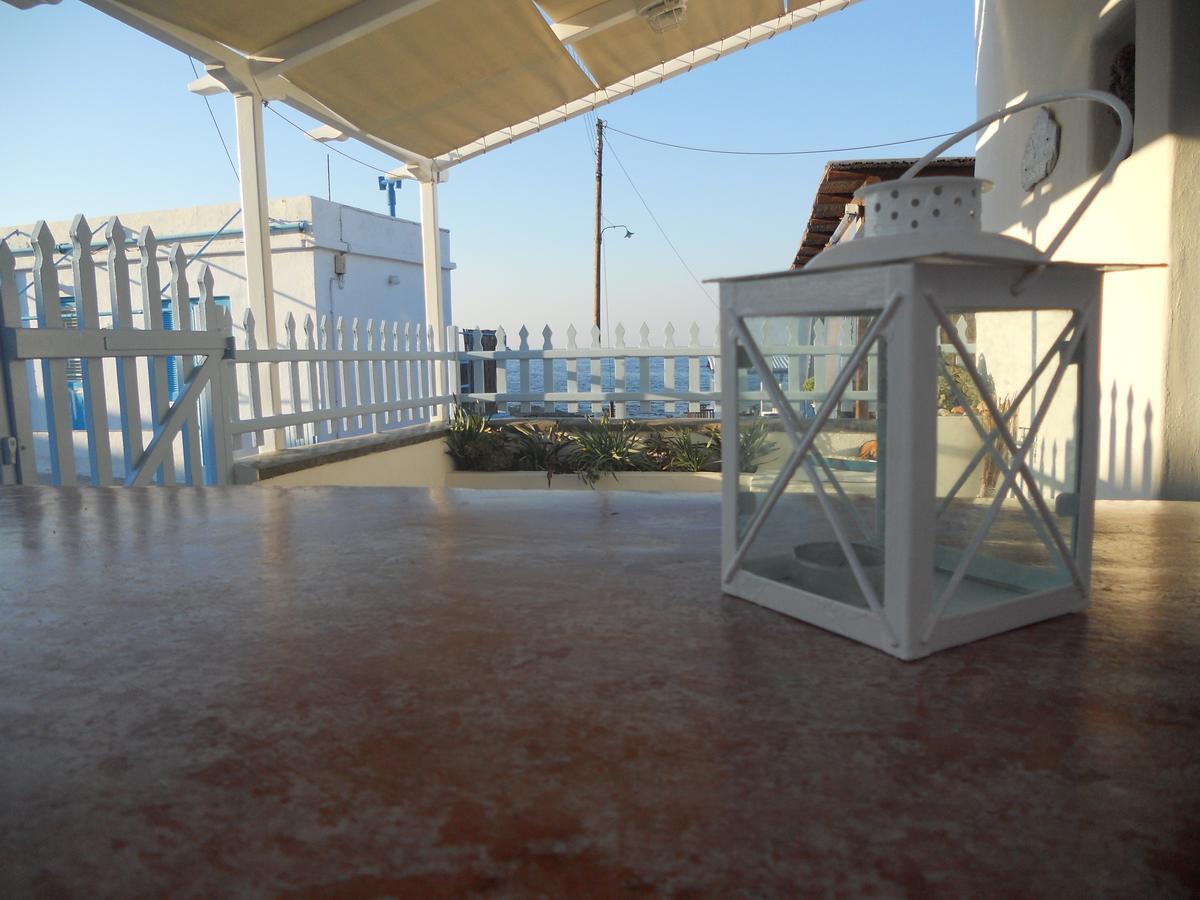 Traditional House By The Sea Mandrakia Exterior photo
